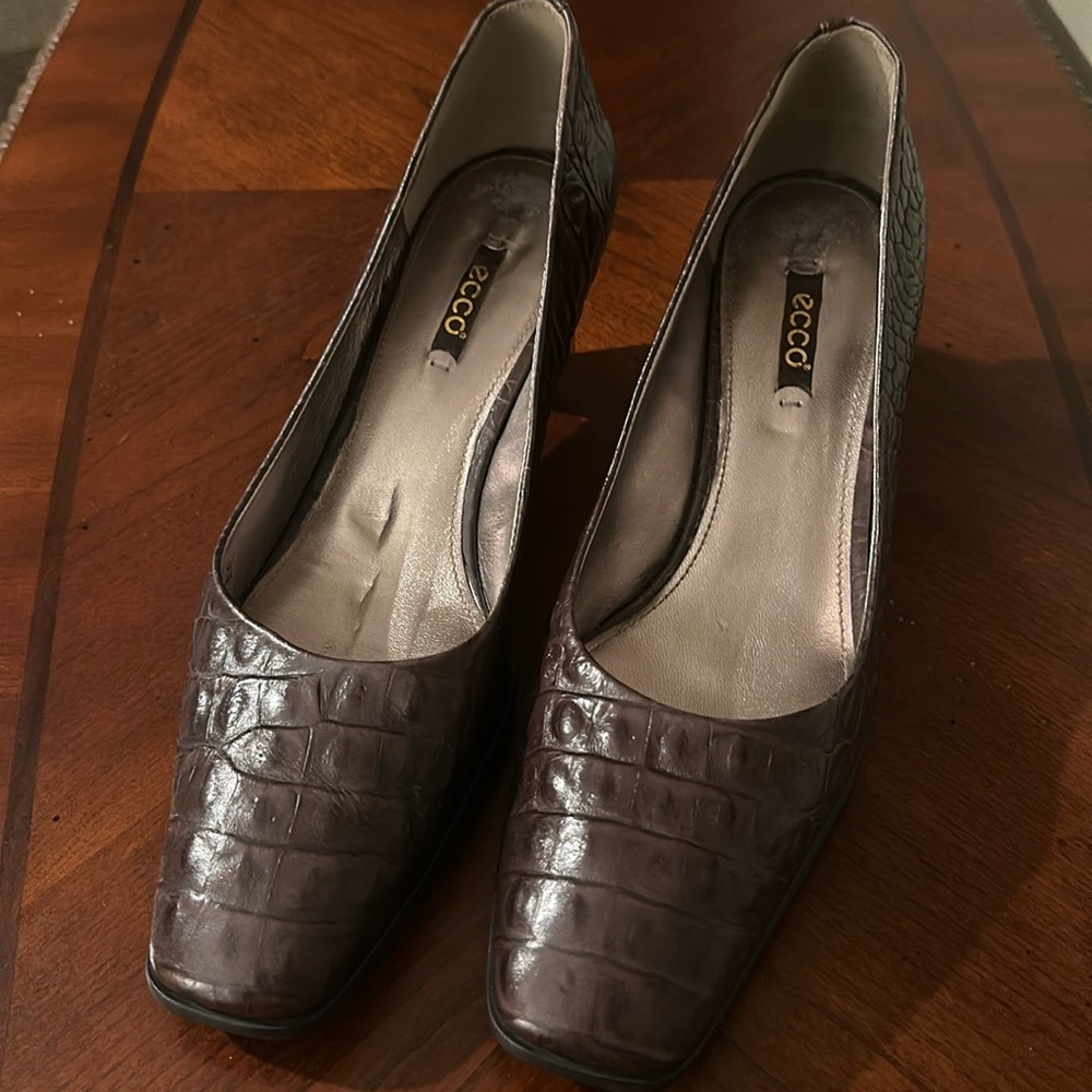 Ecco brown pumps, sz 11.